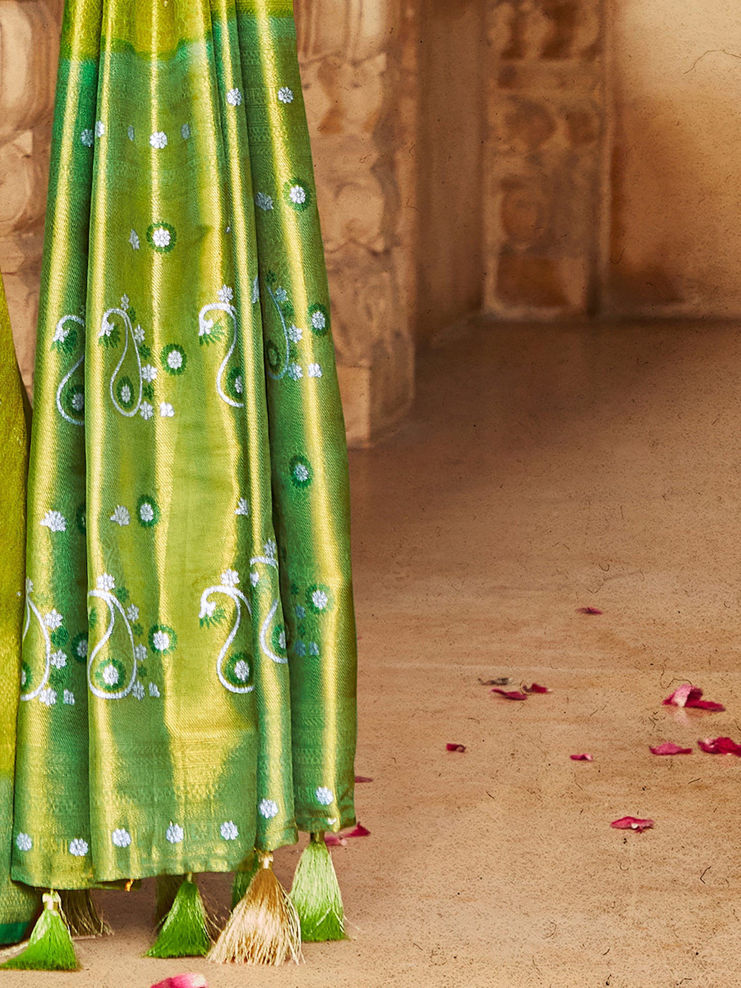 Women's Kanjeevaram Silk Lime Green Woven Design Designer Saree With Blouse Piece