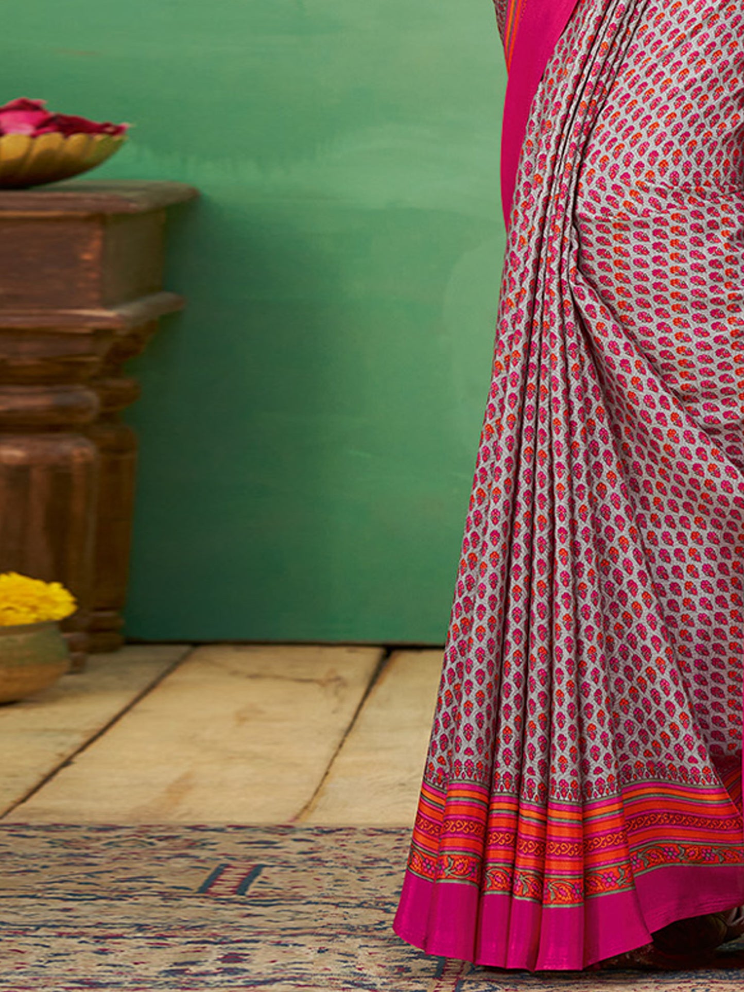 Women's Crepe Grey Printed Designer Saree With Blouse Piece