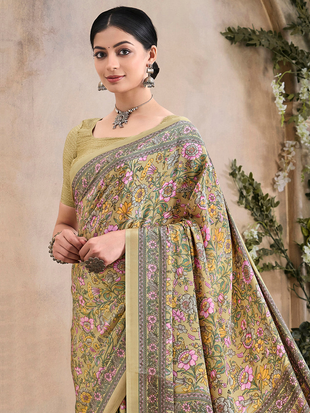 Women's Crepe Beige Printed Designer Saree With Blouse Piece