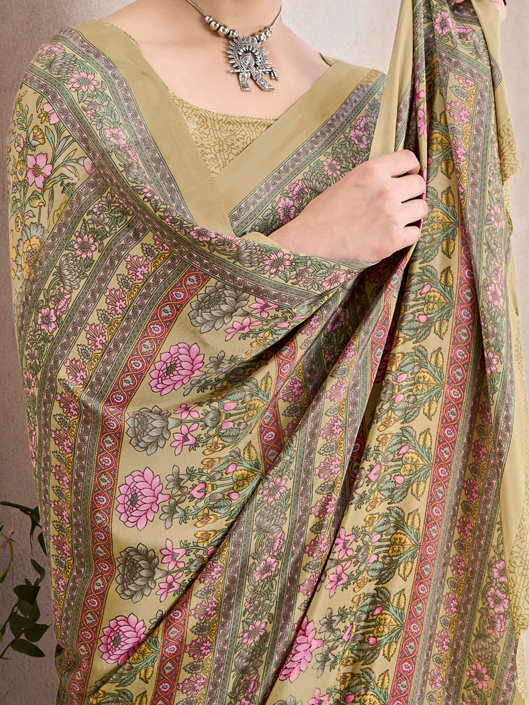 Women's Crepe Beige Printed Designer Saree With Blouse Piece