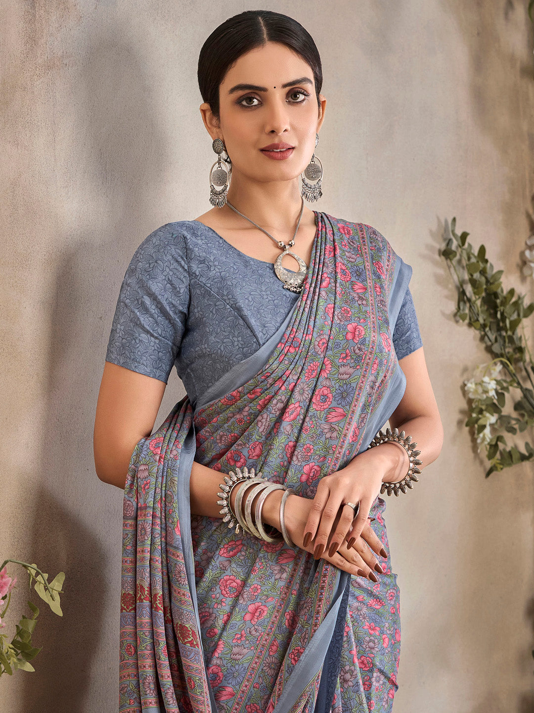 Women's Crepe Grey Printed Designer Saree With Blouse Piece