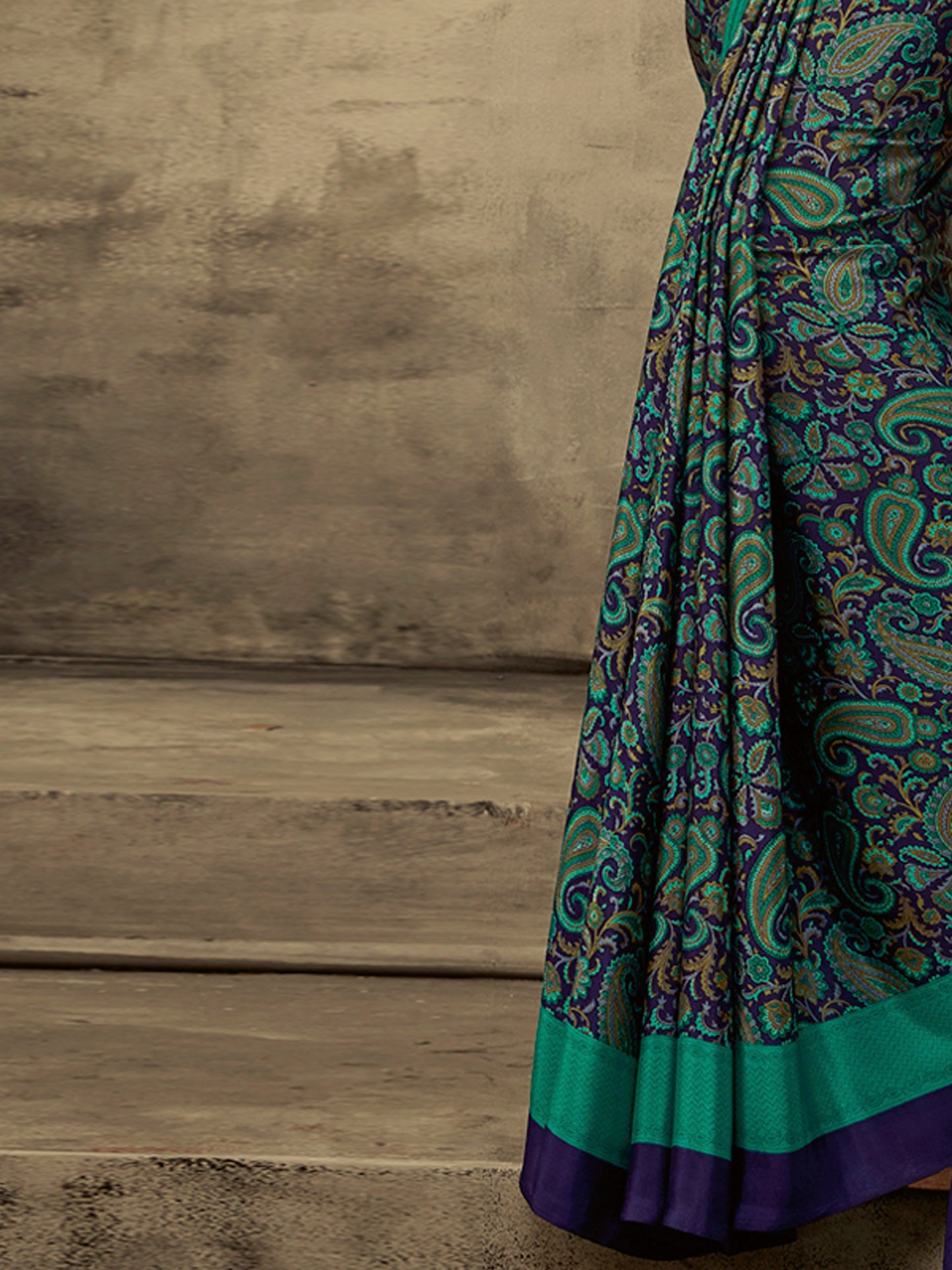 Women's Crepe Navy Blue Printed Designer Saree With Blouse Piece