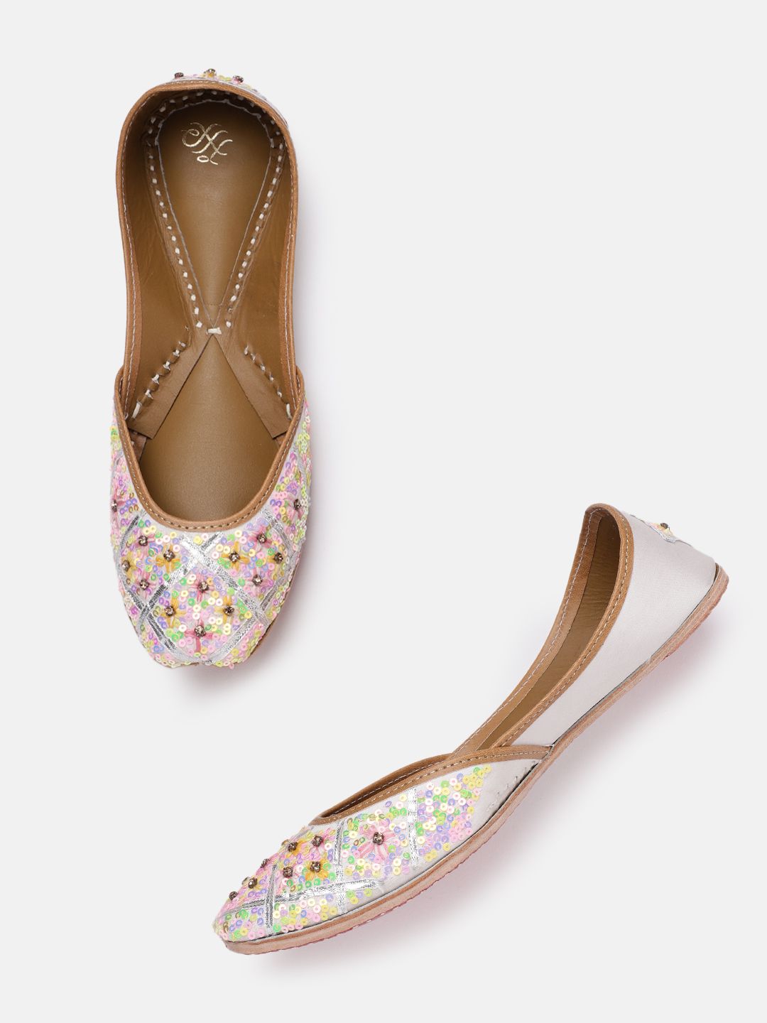 Dhiyona HOP Women Embellished Ethnic Mojaris