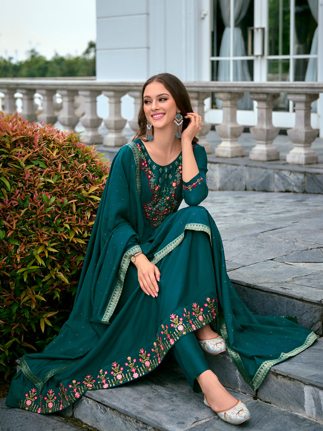 Dhiyona VV Women's Silk Blend Kurta Pant Dupatta Set