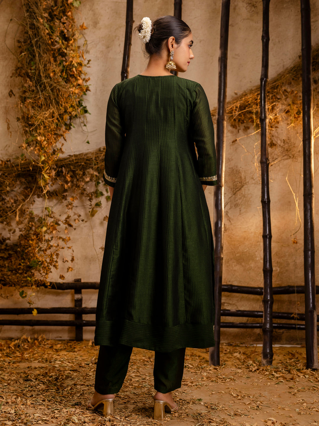 Dhiyona VV Women's Embroidered Silk Blend Anarkali Kurta Pant With Dupatta Set