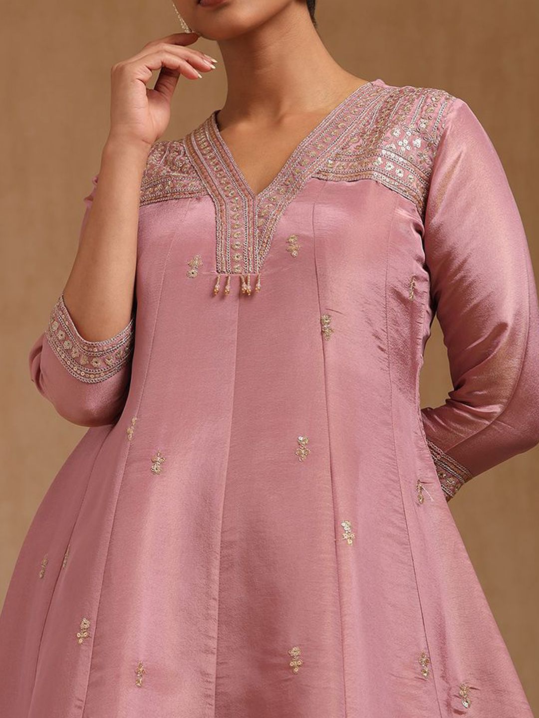 Dhiyona SO Women's Floral Embroidered V-Neck Panelled A-Line Sequinned Kurta With Trousers