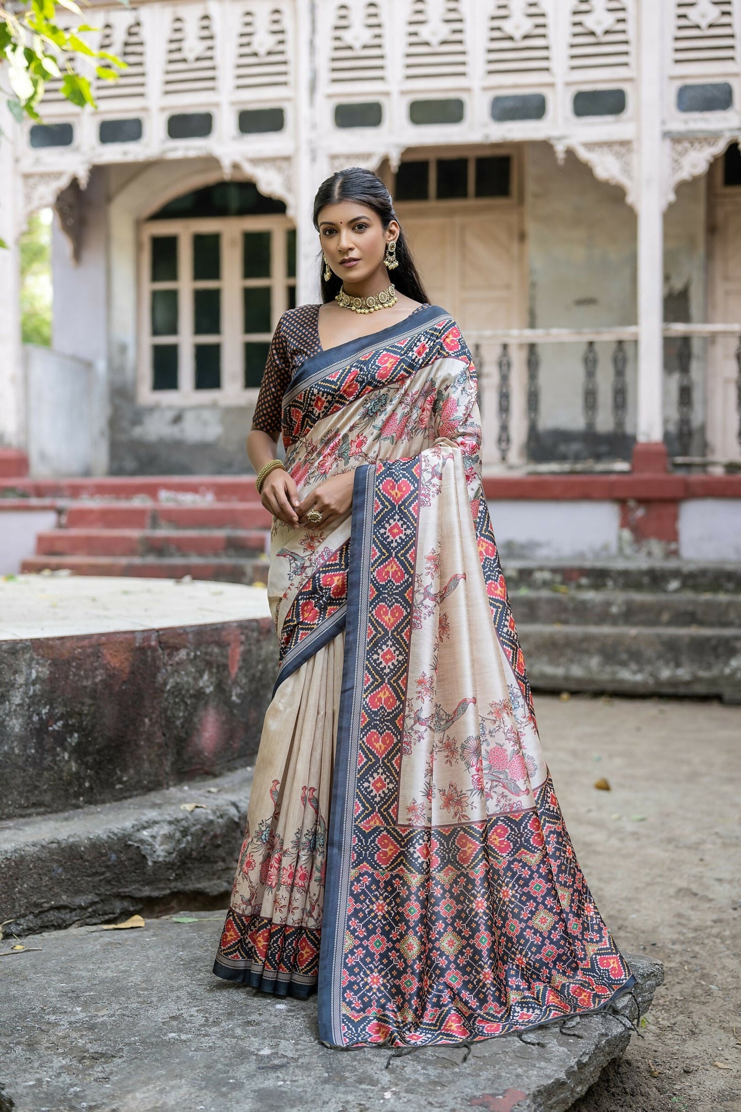 Women Yogita Patola Black Saree With Unstiched Blouse