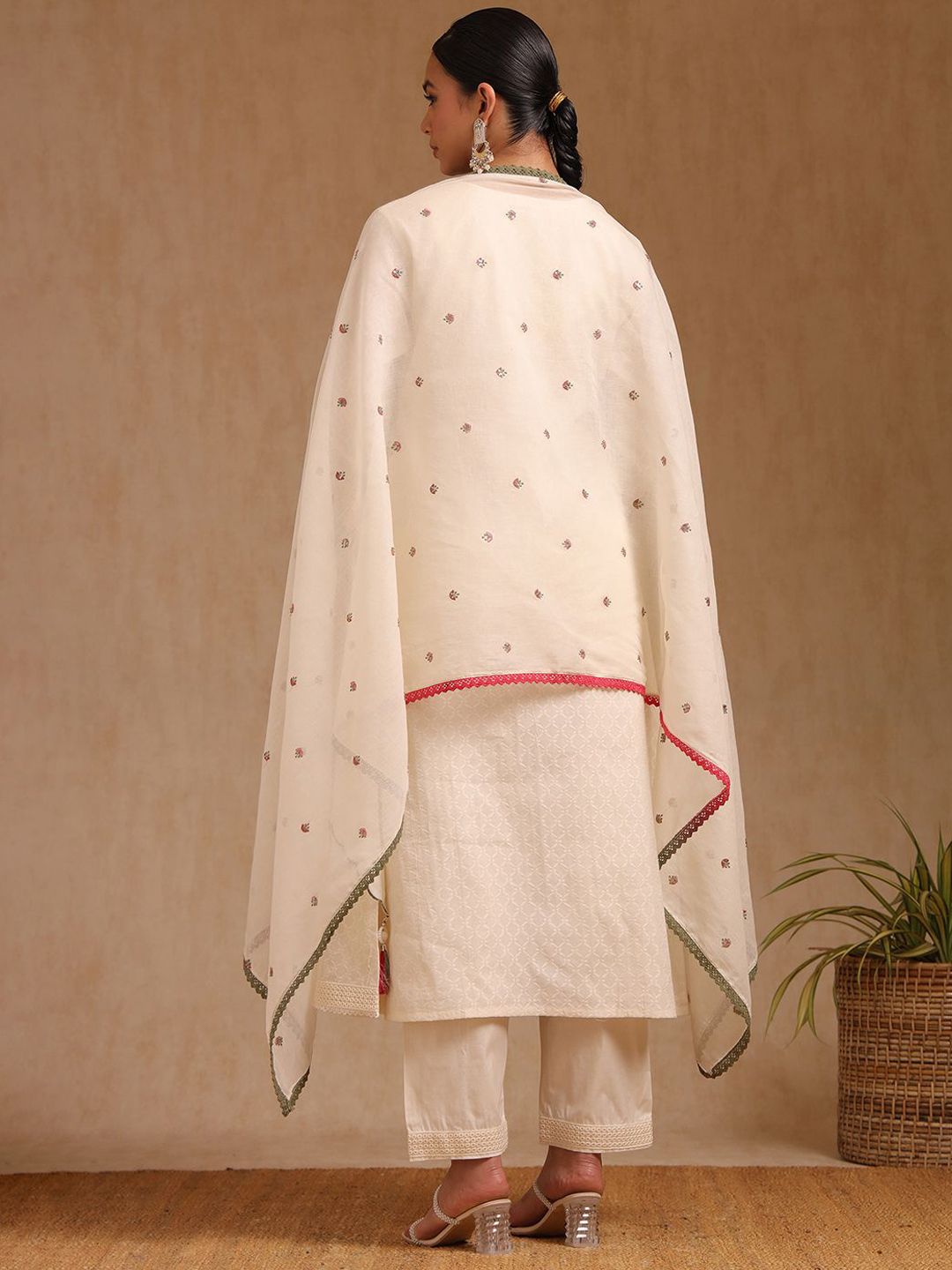 Dhiyona SO Women's Floral Embroidered Thread Work Tie-Up Neck Straight Kurta With Trousers And Dupatta