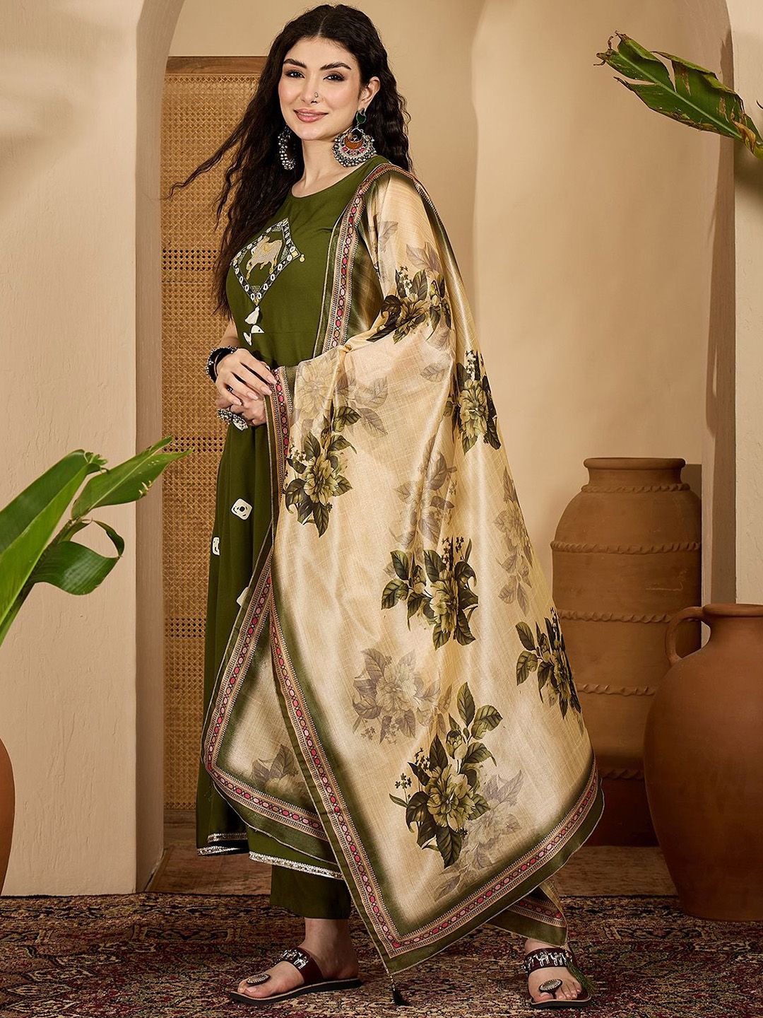 Dhiyona SN Women's Bandhani Printed Sleeveless Thread Work A-Line Kurta & Trousers With Dupatta