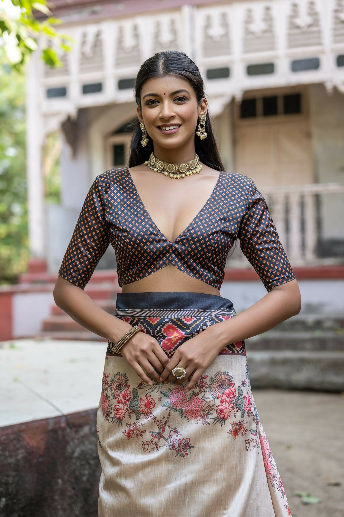 Women Yogita Patola Black Saree With Unstiched Blouse