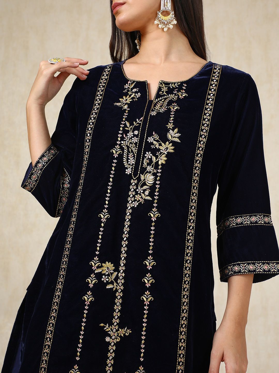 Dhiyona SO Women's Navy Blue Floral Embroidered Round Neck Regular Velvet Kurta With Trouser