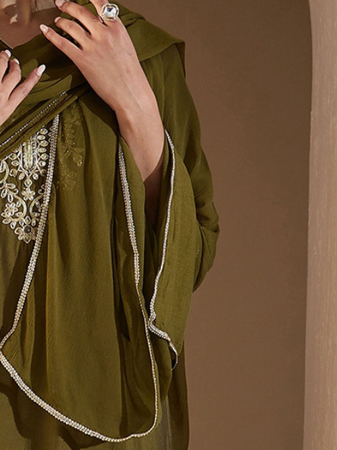 Women Floral Embroidered Regular Kurta with Trousers & With Dupatta