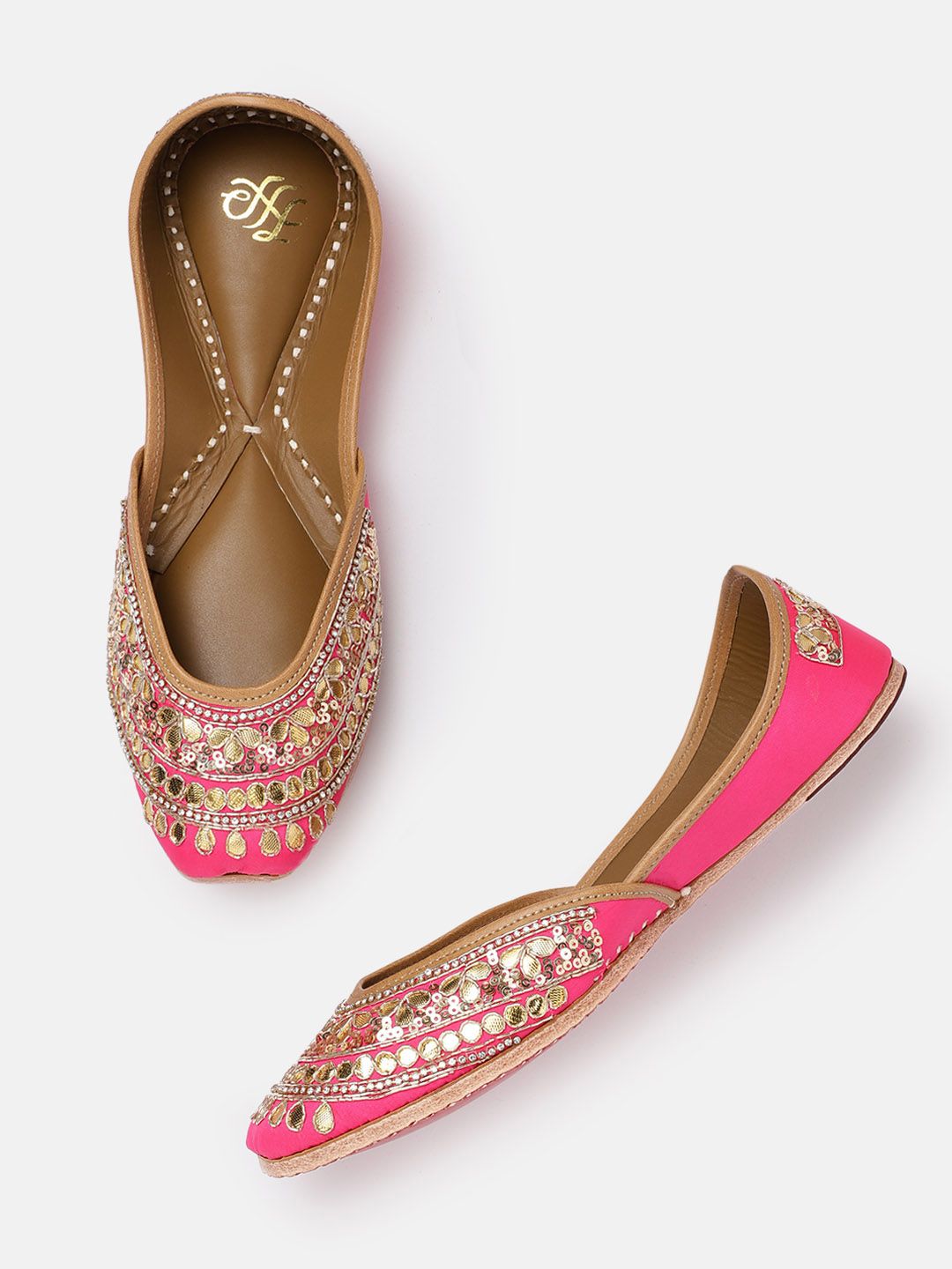 Dhiyona HOP Women Ethnic Embellished Mojaris