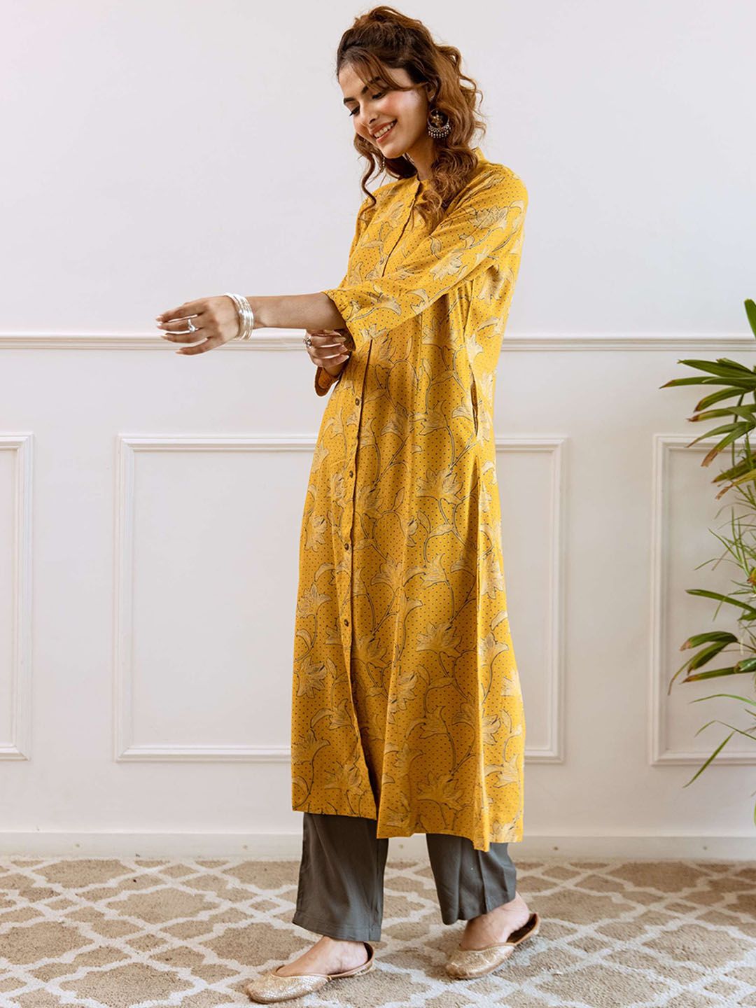 Dhiyona SN Women's Floral Printed Mandarin Collar Pure Cotton Straight Kurta & Trousers