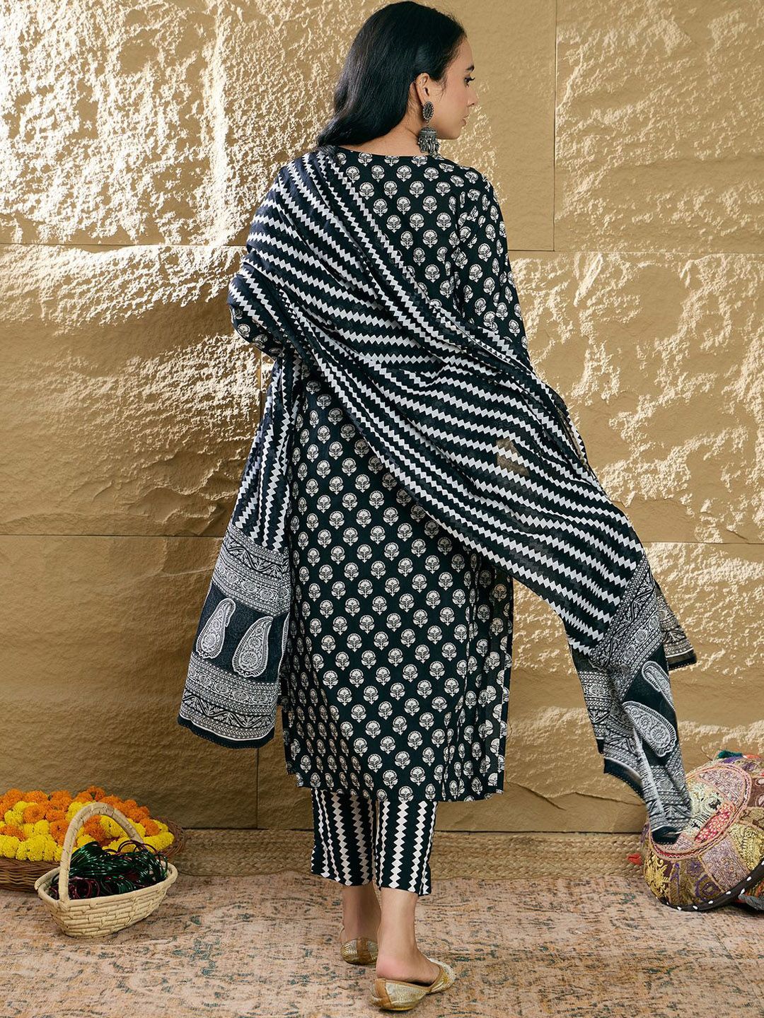 Dhiyona IE Women Ethnic Motifs Printed Thread Work Pure Cotton Kurta with Trousers & Dupatta