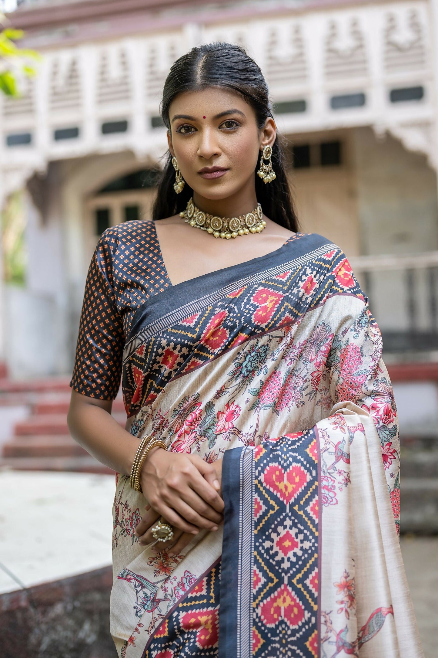 Women Yogita Patola Black Saree With Unstiched Blouse