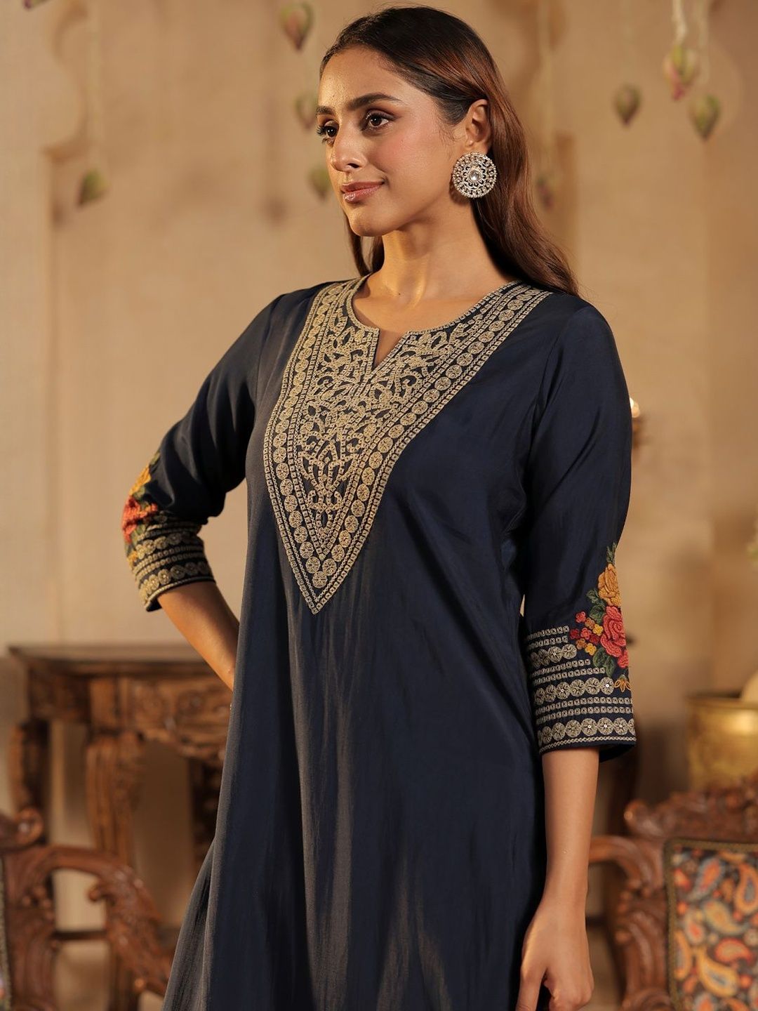 Ethnic Motifs Embroidered Straight Thread Work Kurta With Trouser
