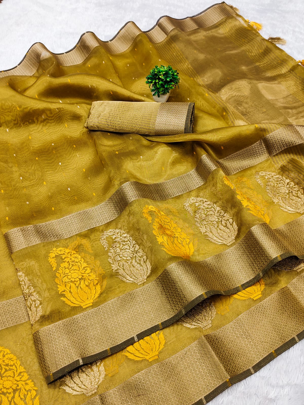 Dhiyona GR Women's Keri Olive Green Tissue Cotton Silk Saree