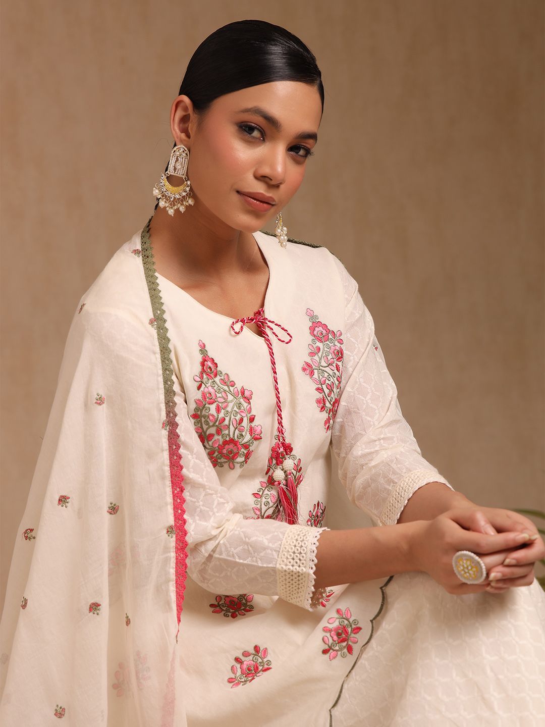 Dhiyona SO Women's Floral Embroidered Thread Work Tie-Up Neck Straight Kurta With Trousers And Dupatta