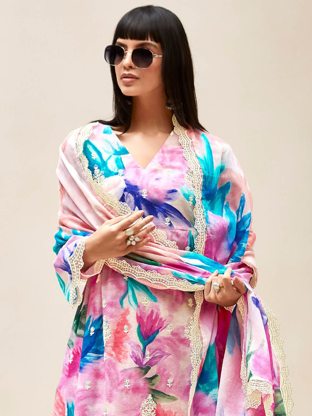 Dhiyona IE Women Floral Embroidered Regular Thread Work Kurta with Trousers & With Dupatta
