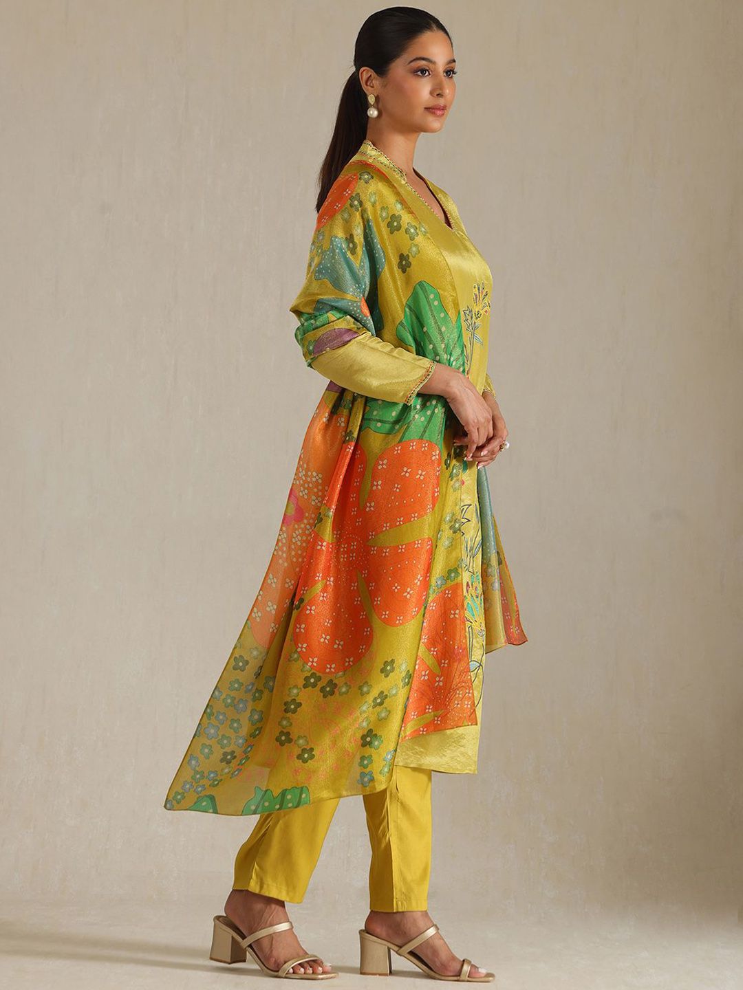Dhiyona SO Women's Floral Printed Thread Work Mandarin Collar Straight Kurta With Trousers & Dupatta