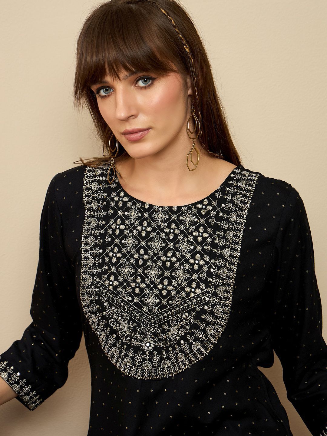 Dhiyona IE Floral Embroidered Zari Straight Kurta