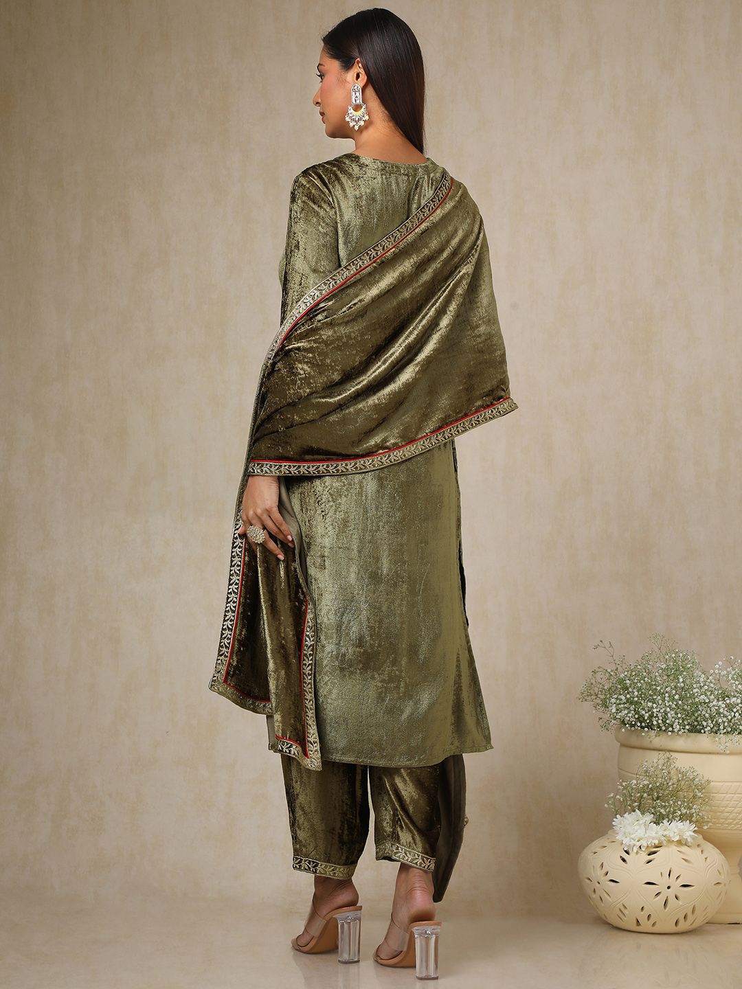 Dhiyona SO Women's Women Paisley Embroidered Regular Thread Work Velvet Kurta with Trousers & With Dupatta
