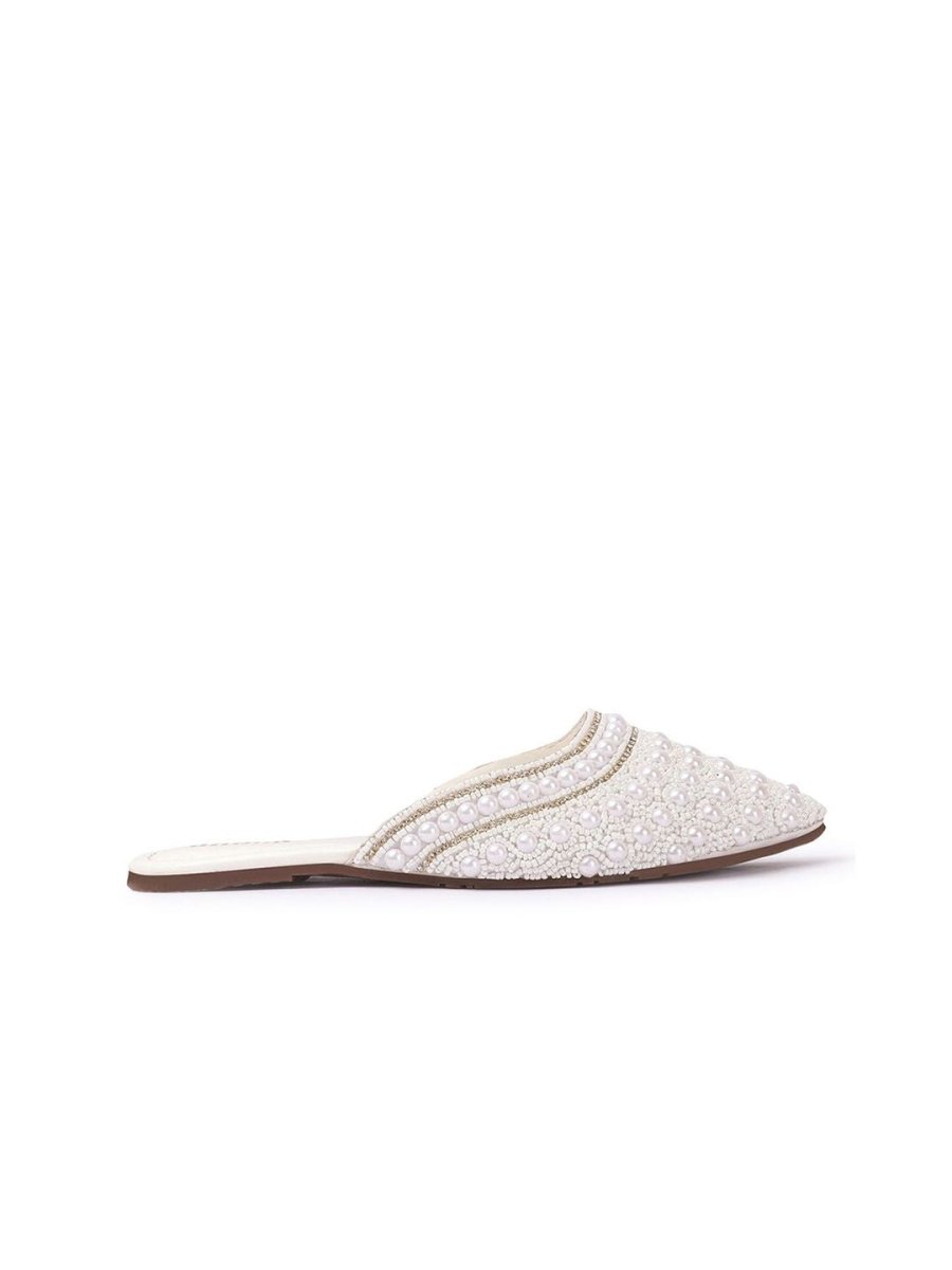 Dhiyona AK Women Embellished Ethnic Ballerinas Flats
