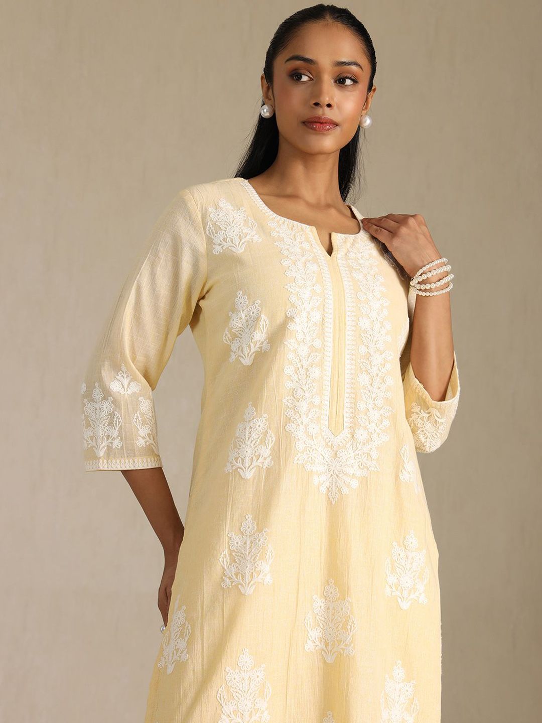 Dhiyona SO Women's Women Floral Embroidered Thread Work Kurta Set