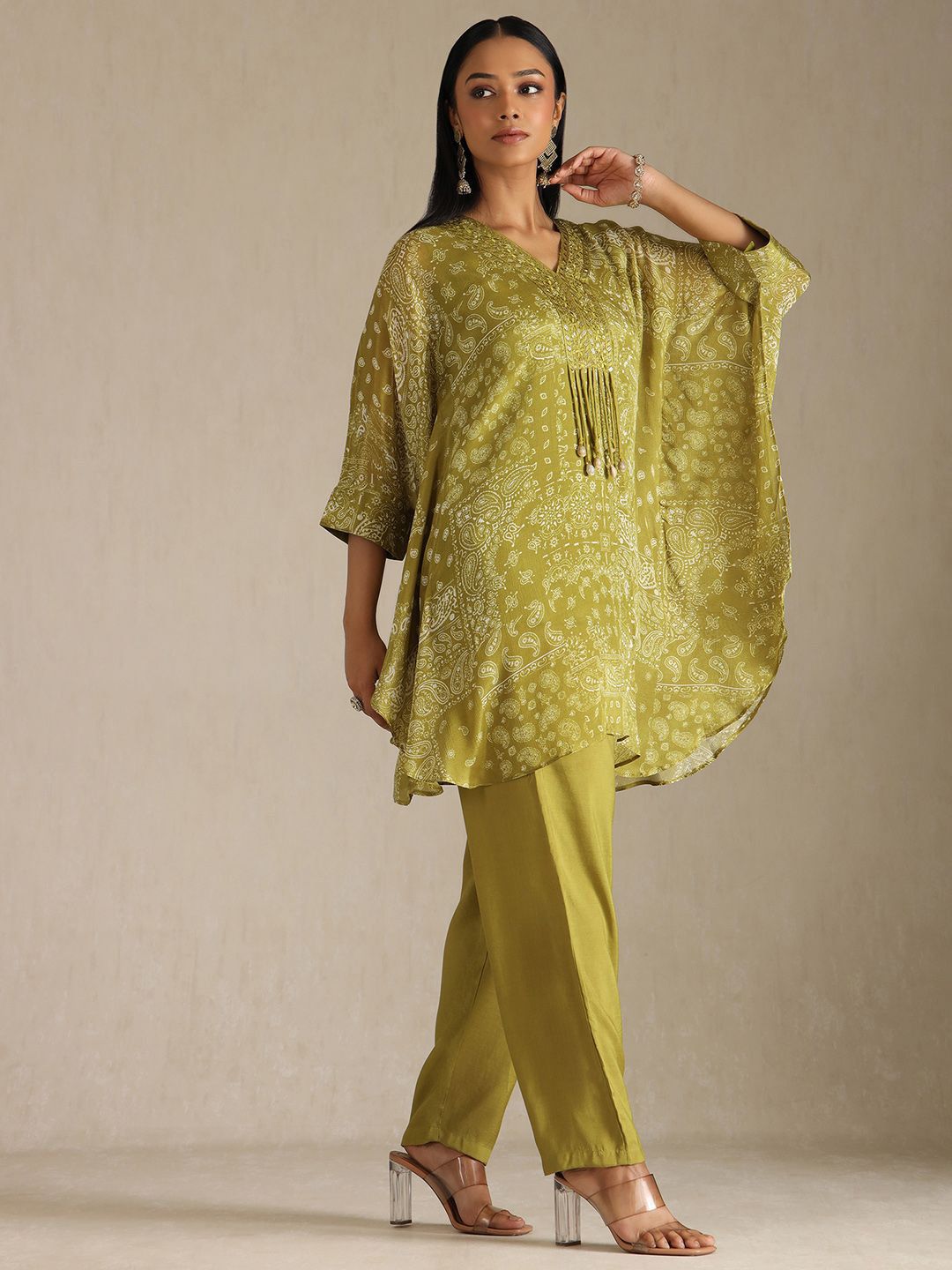 Dhiyona SO Women's Women Paisely Printed Regular Sequinned Kurta with Trousers