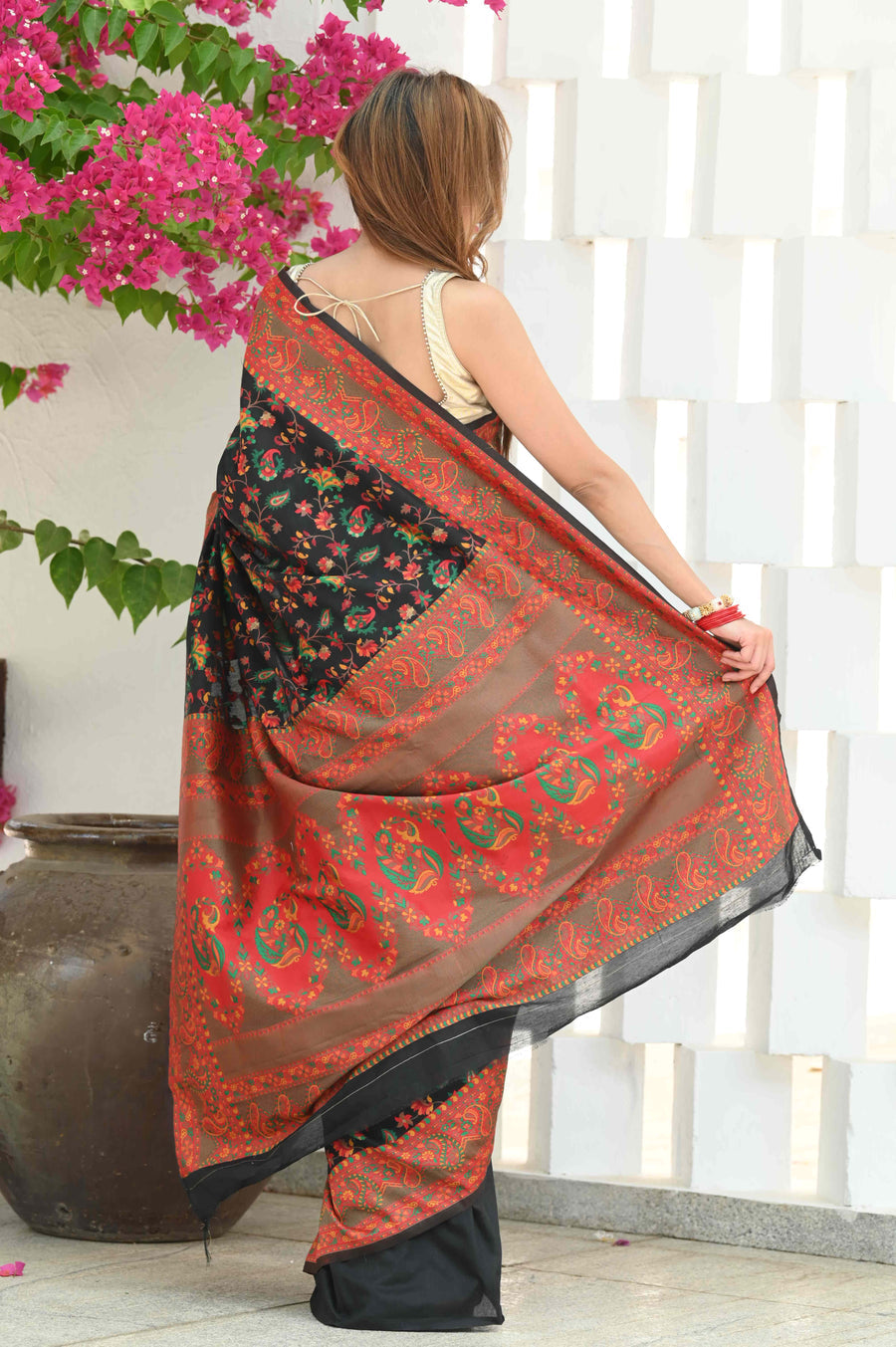 Dhiyona GR Women's Yashodha Dramatic Black Jamewar Kashmiri Soft Modal Silk Saree