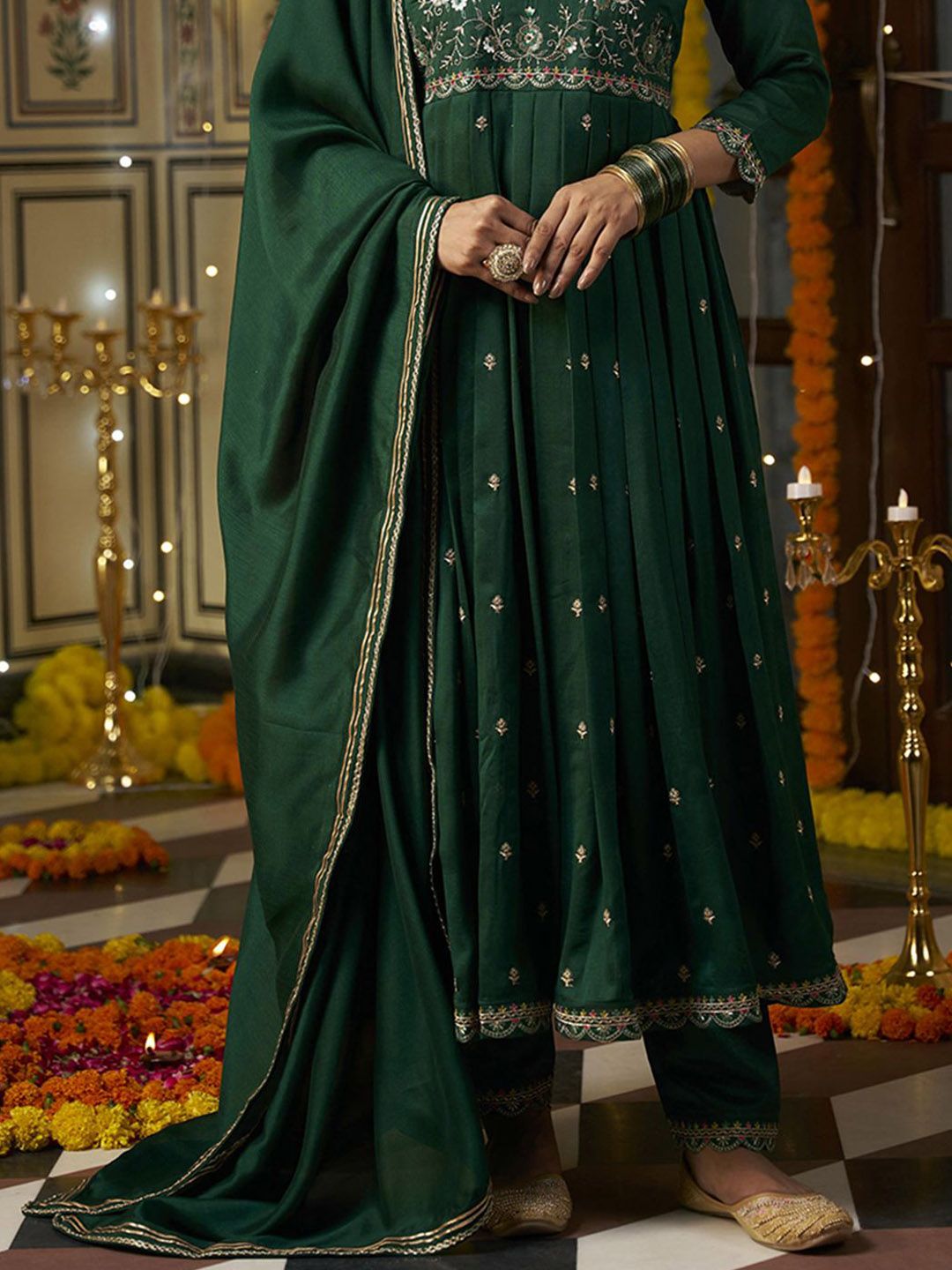 Dhiyona CH Women Floral Embroidered Pleated Sequinned Kurta with Trousers & With Dupatta