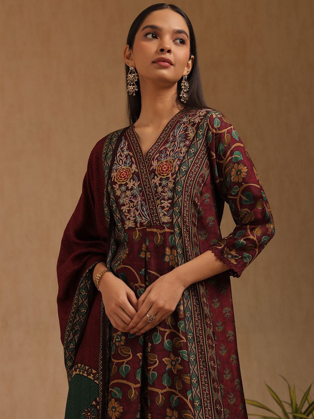 Dhiyona SO Women's Floral Printed V-Neck Thread Work Kurta With Palazzos & Dupatta