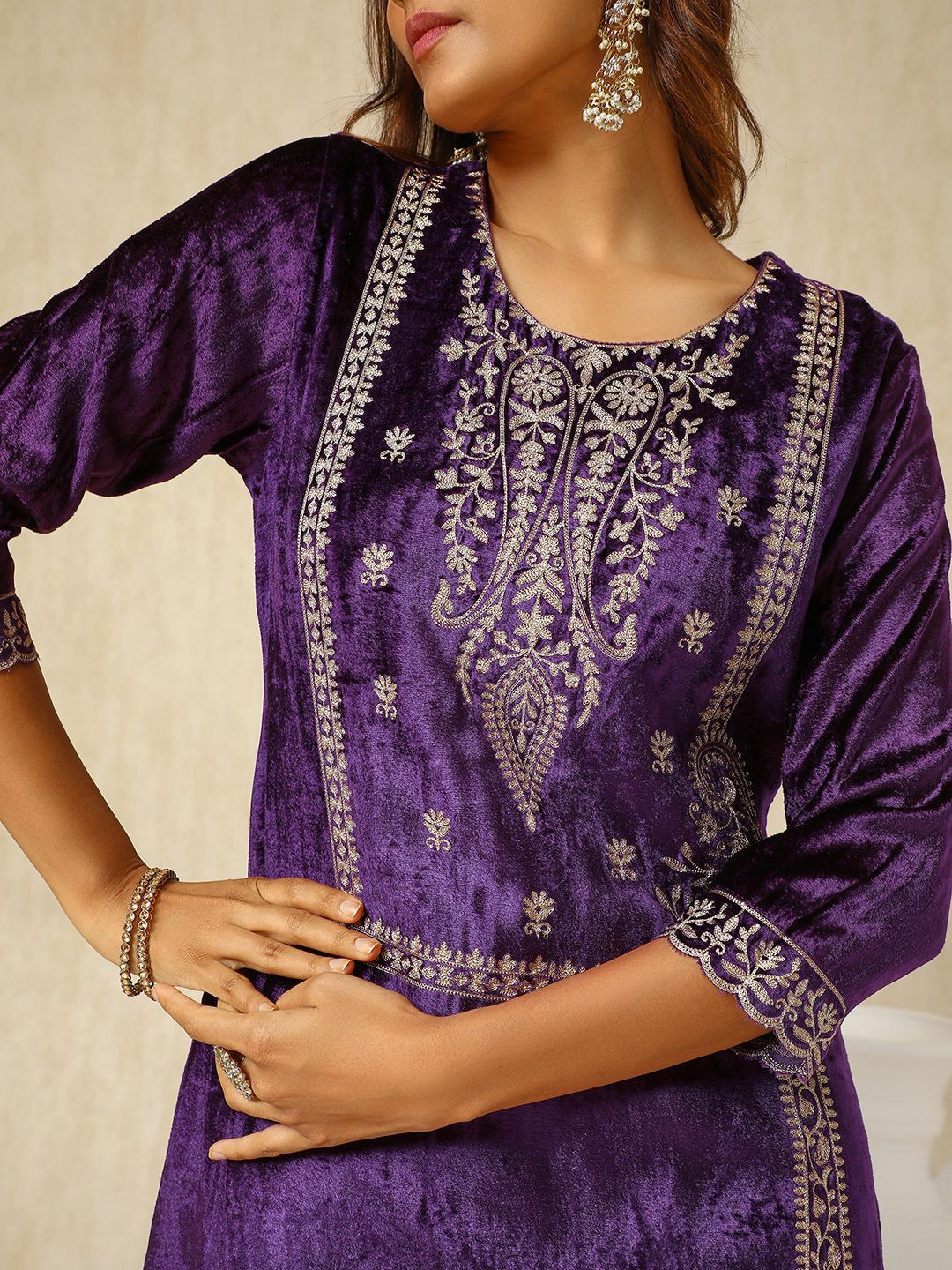 Dhiyona SO Women's Paisley Embroidered Straight Velvet Kurta with Trousers