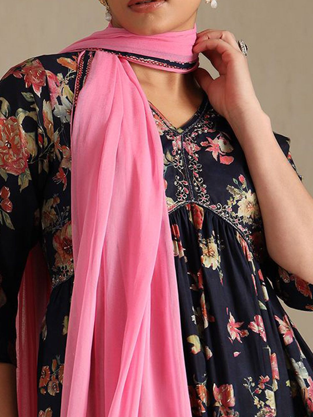 Dhiyona SO Women's Women Floral Printed Empire Beads and Stones Kurta with Trousers & With Dupatta