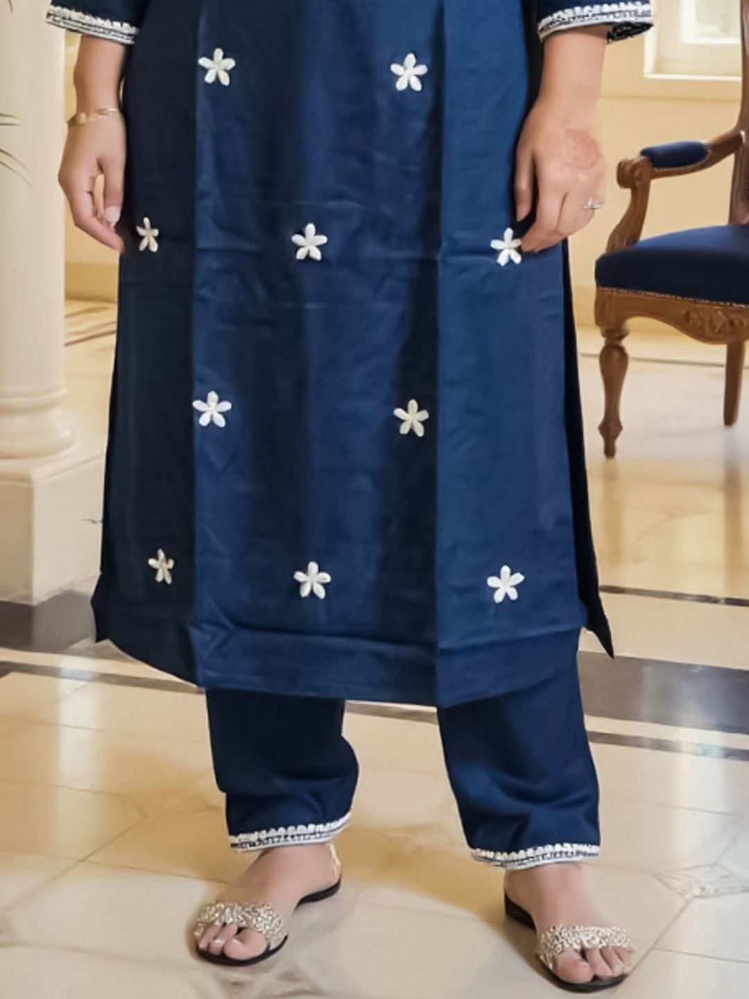 Floral Embroidered Thread Work Straight Kurta With Trousers