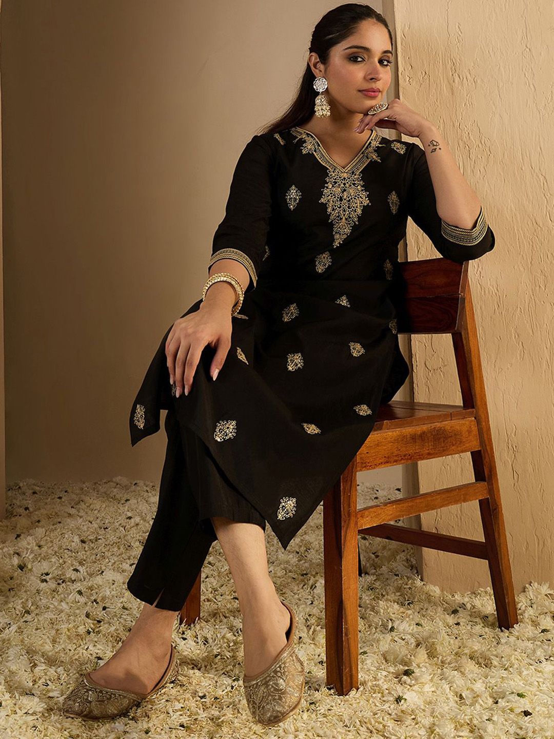 Dhiyona IE Women's Women Ethnic Motifs Embroidered Regular Thread Work Kurta with Trousers
