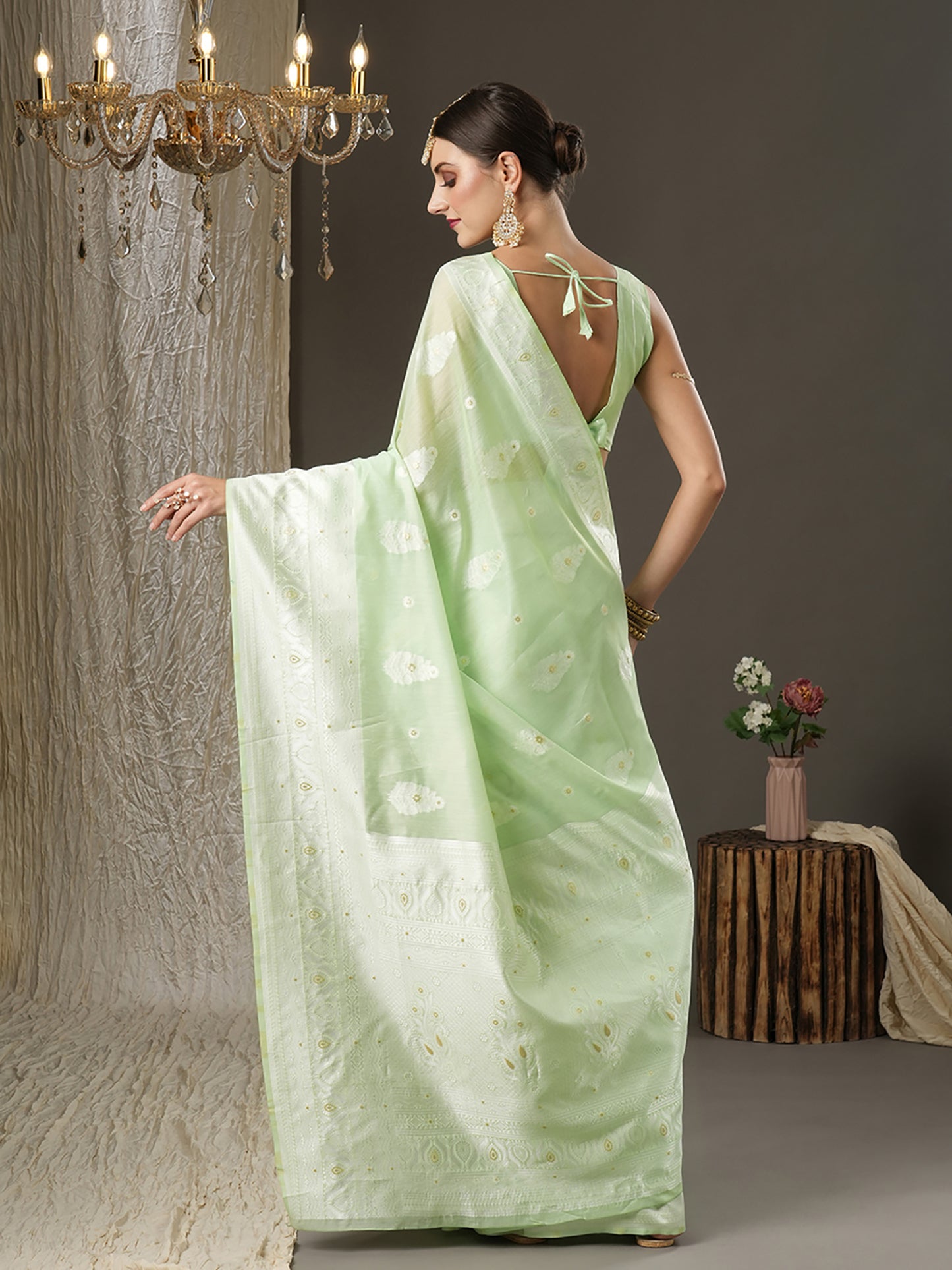 Women's Cotton Silk Green Woven Design Designer Saree With Blouse Piece