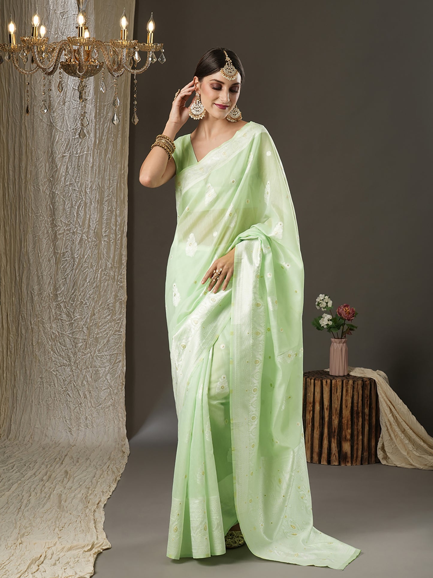 Women's Cotton Silk Green Woven Design Designer Saree With Blouse Piece