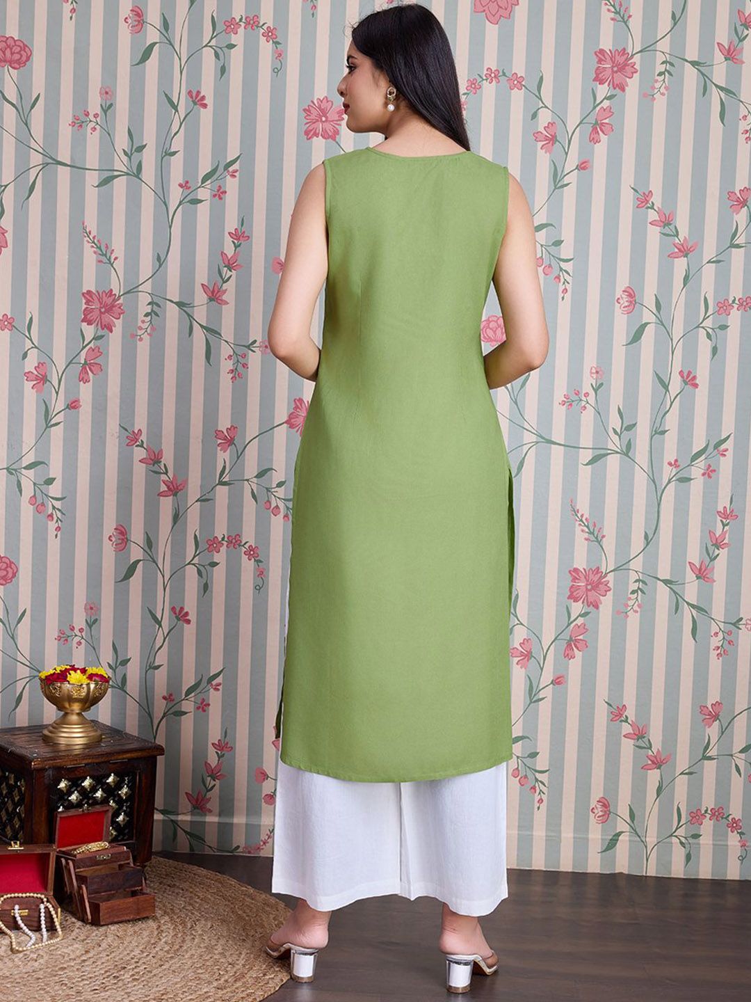 Dhiyona OD Embroidered Thread Work Straight Kurta with Palazzos