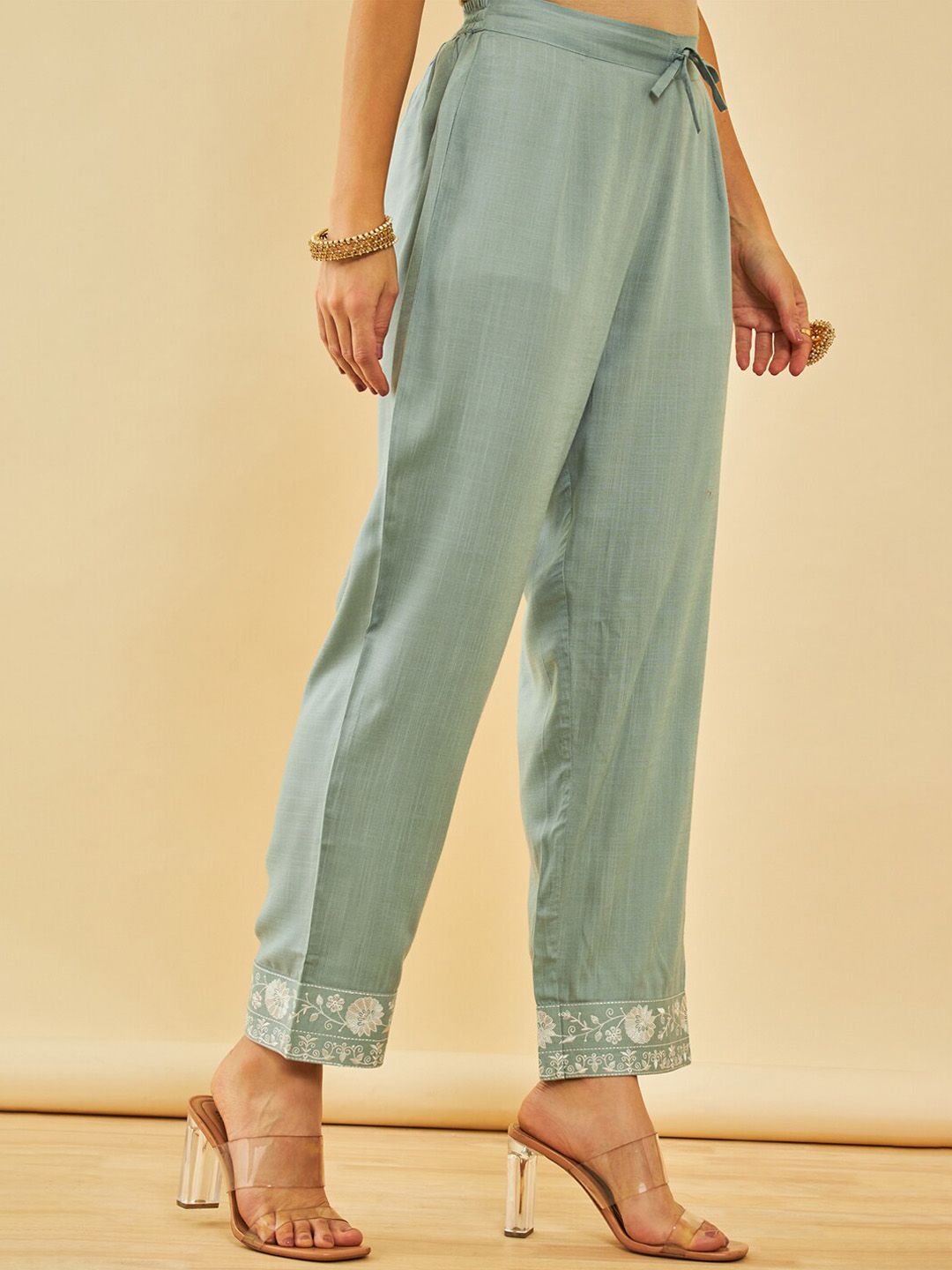 Dhiyona SO Women's Blue Floral Embroidered Thread Work Straight Kurta With Trousers
