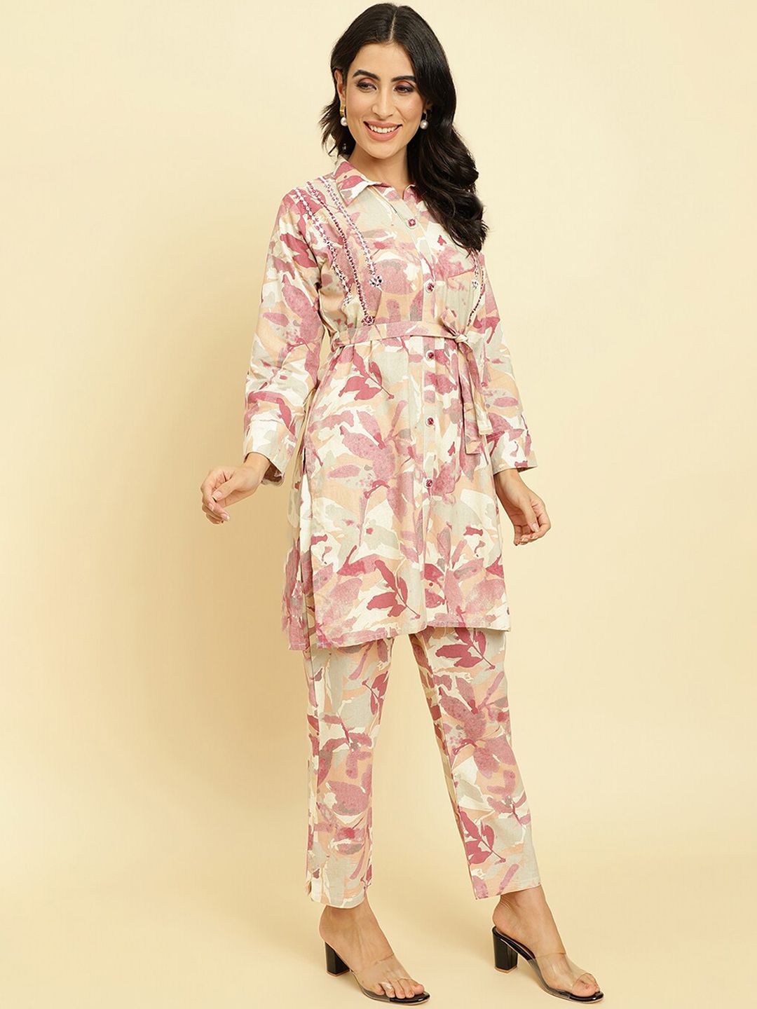 Dhiyona VA Women'sFloral Printed Regular Mirror Work Kurta with Trousers
