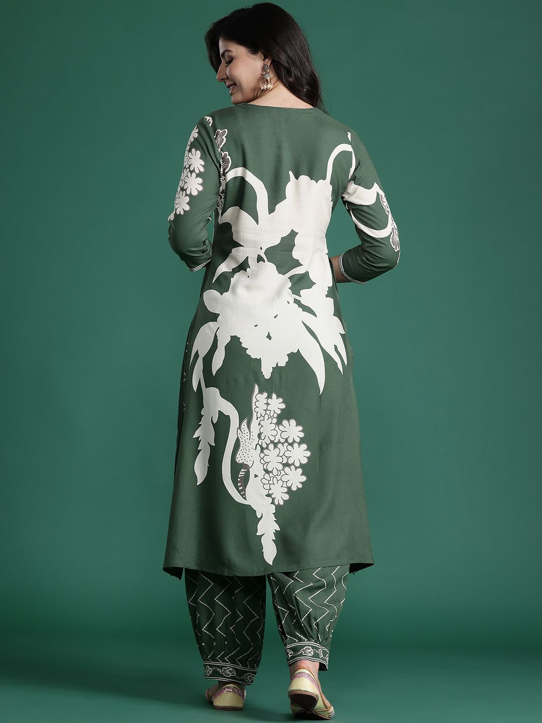 Dhiyona IE Floral Printed Sequinned Kurta with Salwar