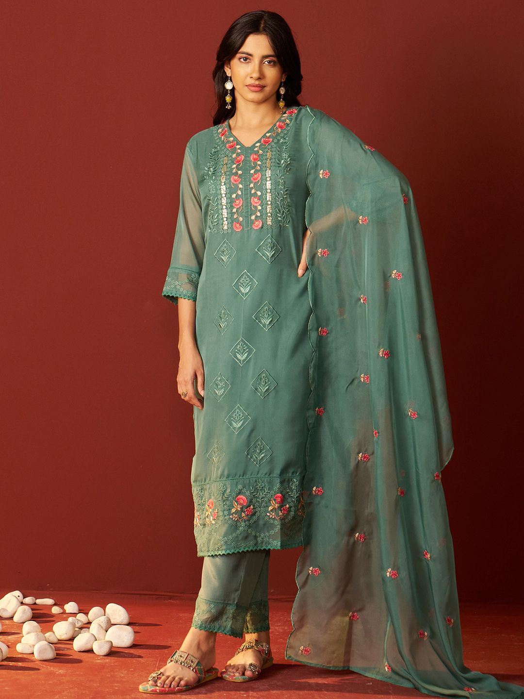 Dhiyona IE Women Floral Embroidered Kurta with Trousers & Dupatta