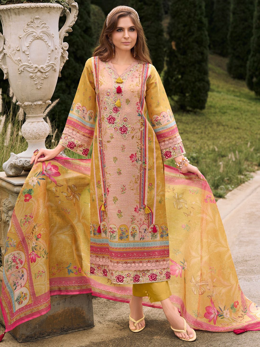 Dhiyona IE Women Embroidered Thread Work Linen Kurta with Trousers & With Dupatta