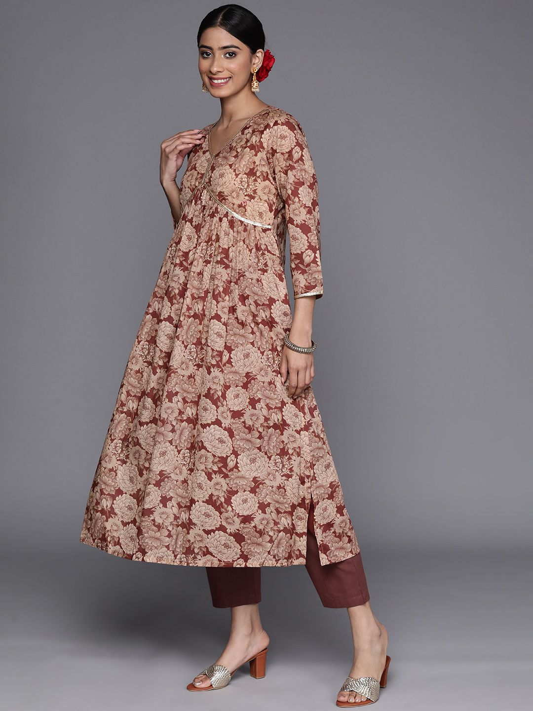 Dhiyona VA Women'sFloral Printed Empire Sequinned Pure Cotton Kurta With Trousers & Dupatta