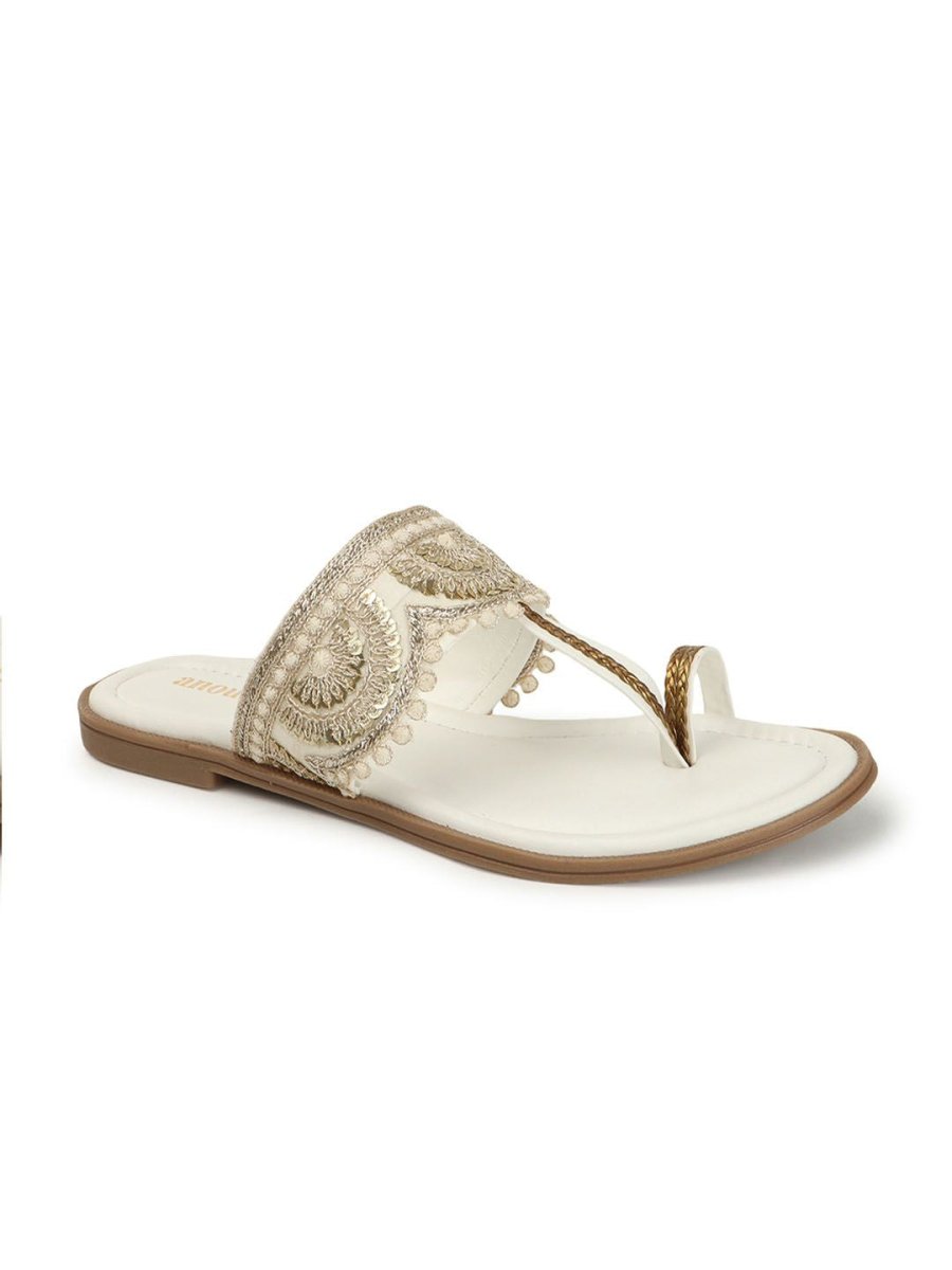 Dhiyona AK Women Embellished Embroidered One Toe Flats