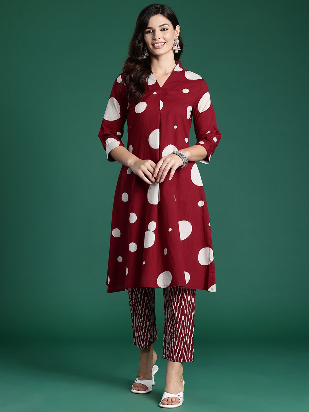 Women Printed Pleated Pure Cotton Kurta with Trousers