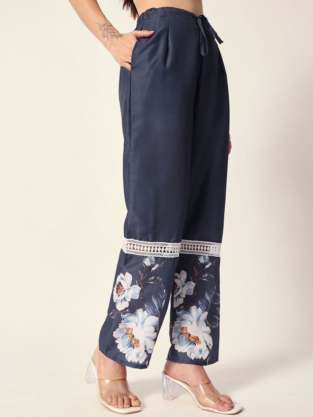 Dhiyona IS Women's Floral Printed Mandarin Collar Straight Kurta With Trousers