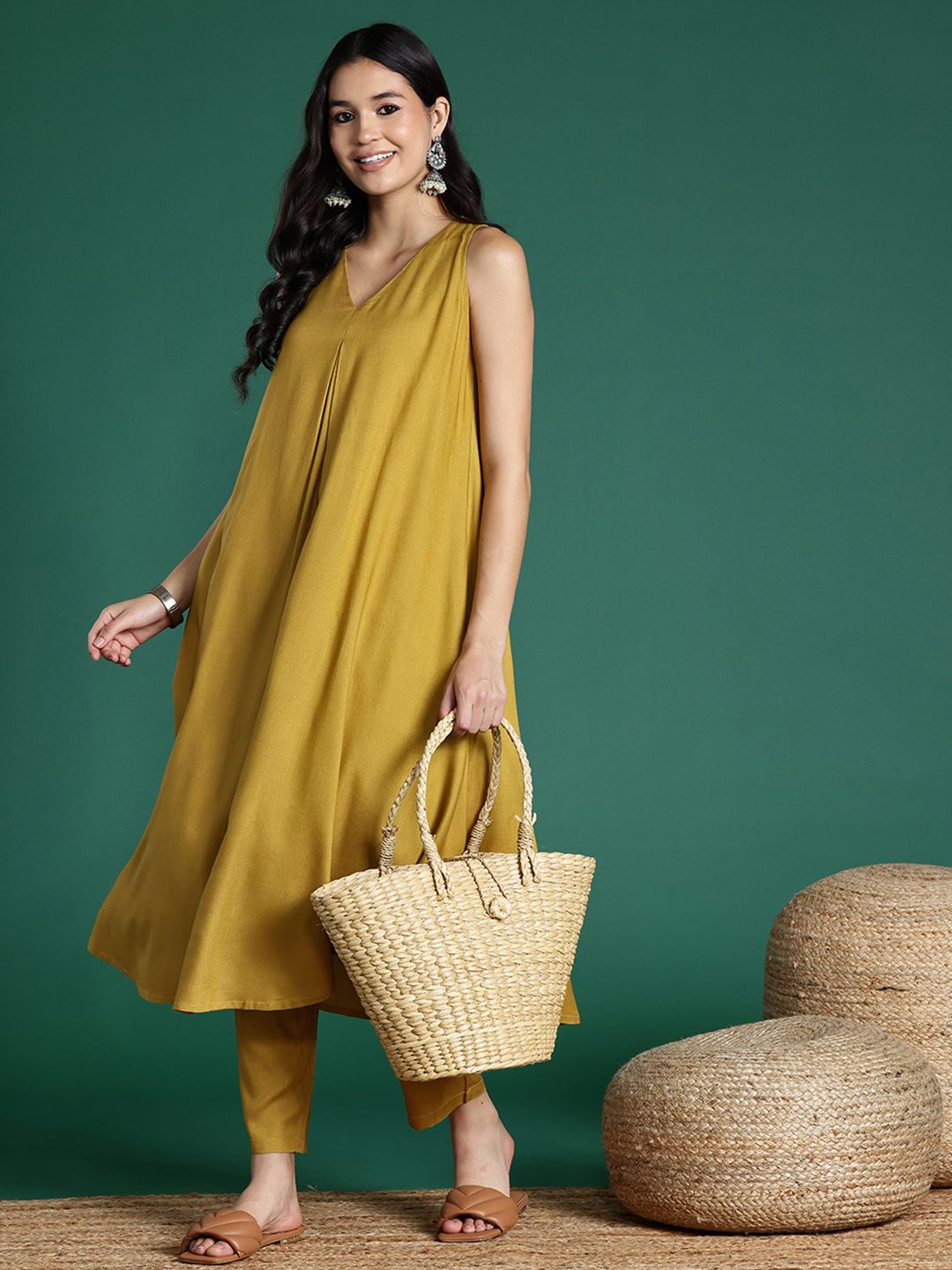 Dhiyona SN Women's Solid Regular Kurta with Trousers
